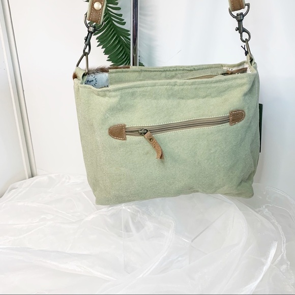 Myra Paris Crossbody Bag! - Picture 5 of 8